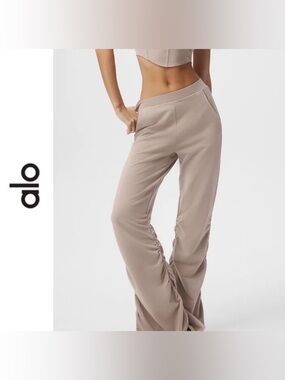 Alo Yoga • Ruched Soft Sculpt Taupe Pant
